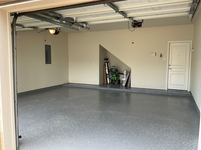 Building Photo - 10022 Western Pine Trail