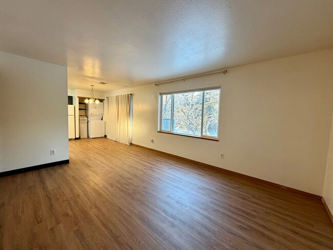 Building Photo - 54590 Aspen Ln