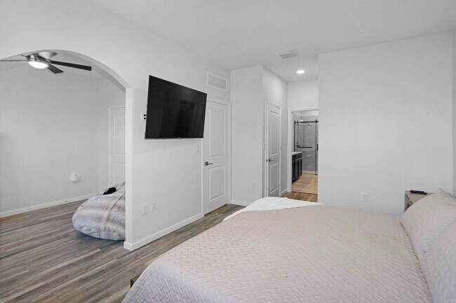 Building Photo - 1457 SE 26th Ave