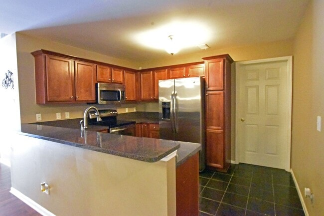 Building Photo - 3-Bedroom, 2-Bath, 2-Car Garage Condo, Ste...