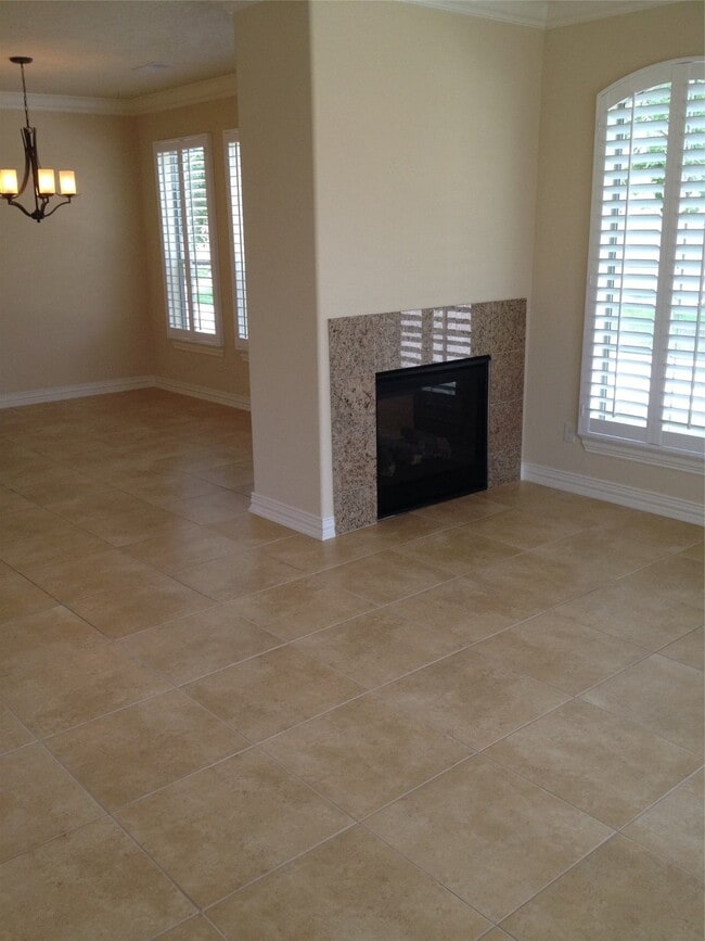 Building Photo - 2038 Palm Forest Ln