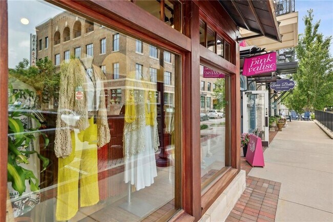 Building Photo - 432 Burton Dr