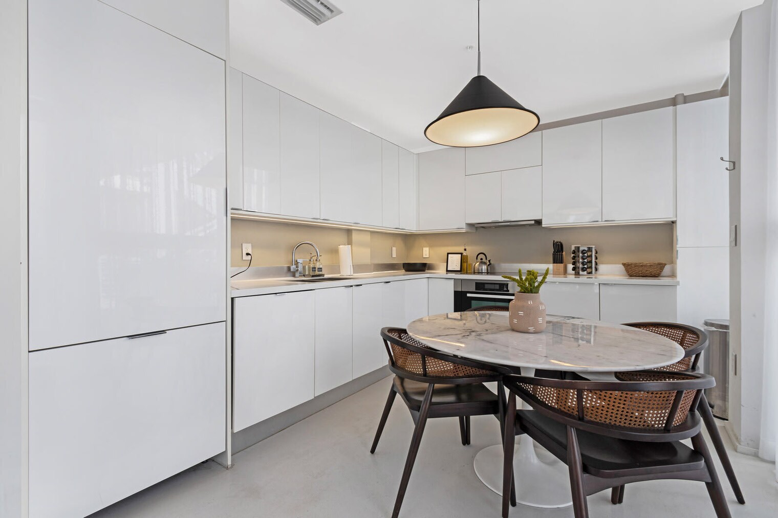 Building Photo - 250 Collins Ave