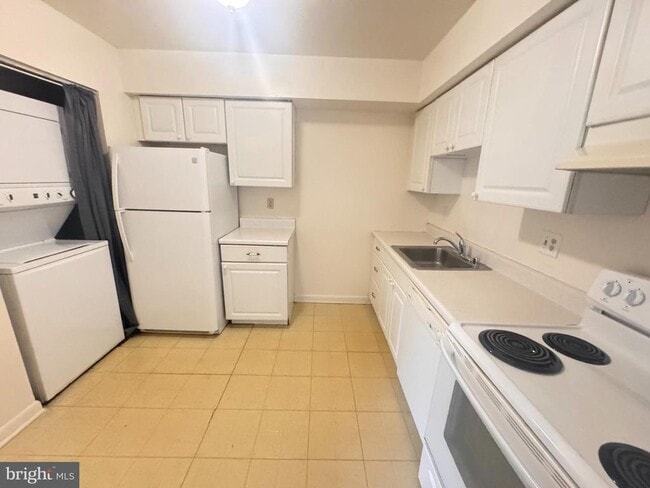 Building Photo - 8865 Roll Right Ct