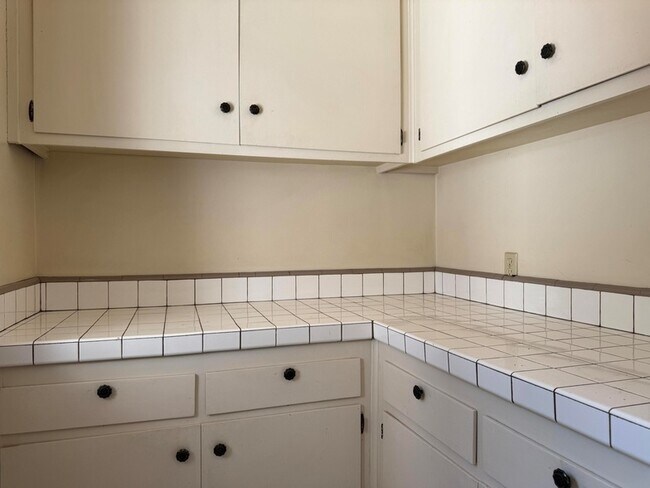 Building Photo - 4675 Verdugo Pl