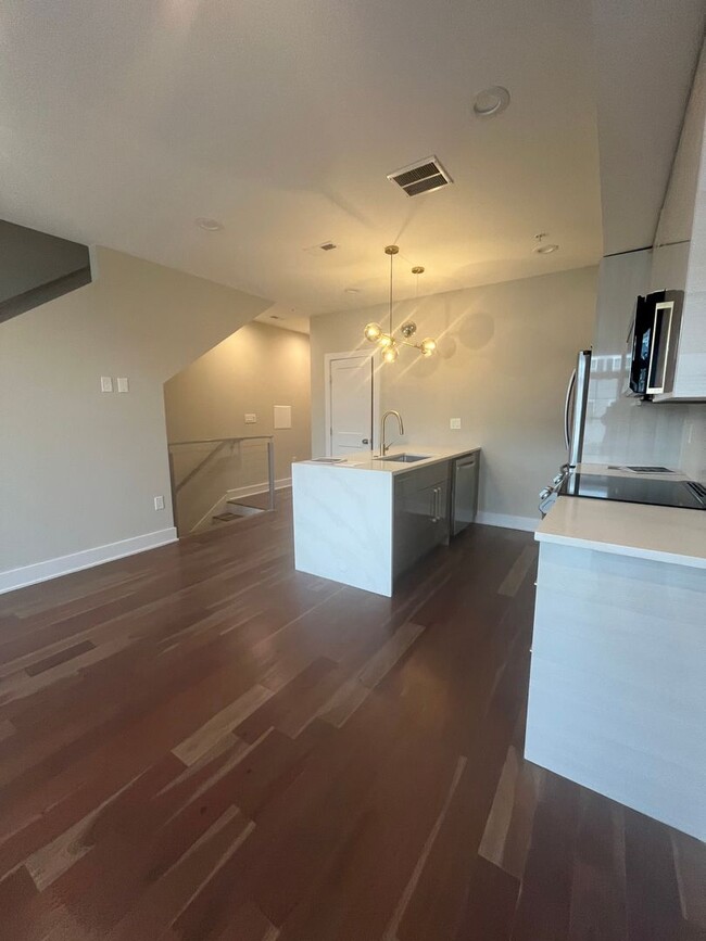 Building Photo - Gorgeous 3 BR/2.5 BA Apartment in Ivy City...