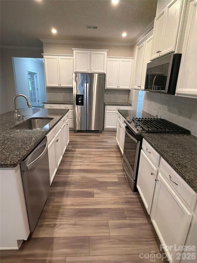 Building Photo - 1008 Fairbrae Ln
