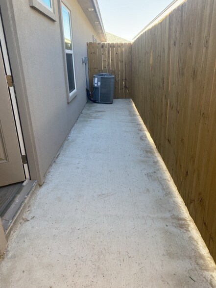 Building Photo - 3412 Duke Ave