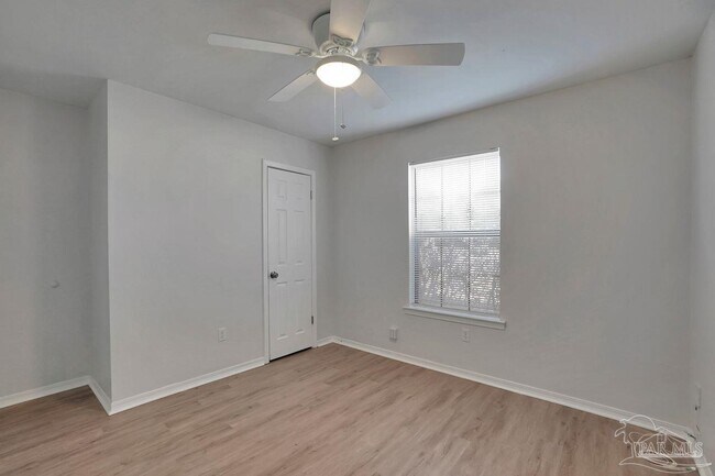 Building Photo - 10601 Silver Creek Dr