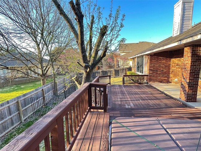 Building Photo - 2219 Speidel Dr