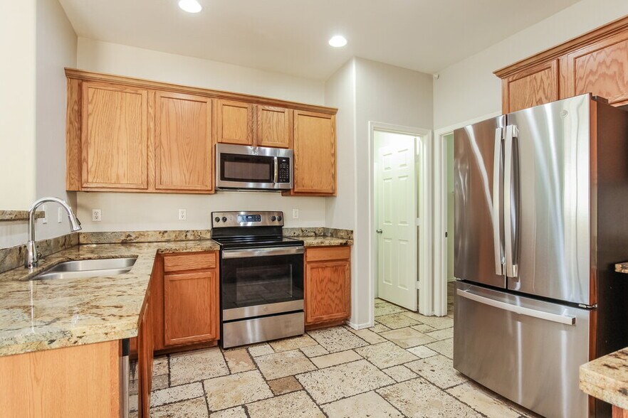 Building Photo - 6829 S 68th Ln