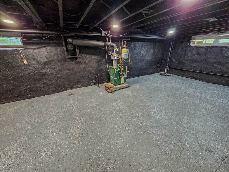 Building Photo - 740 Church Ln