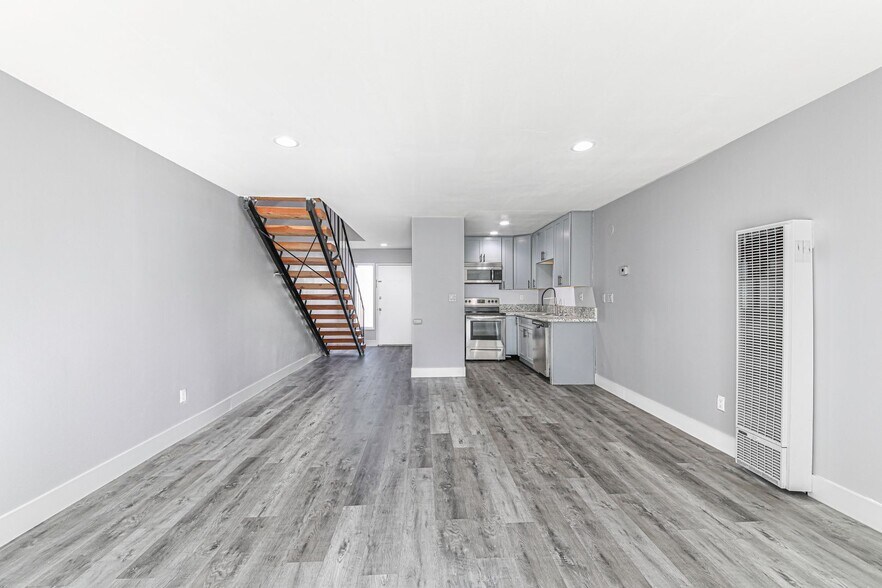 Primary Photo - 13392 Magnolia St