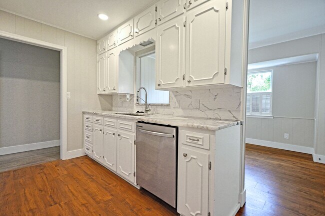 Building Photo - 671 W Merriweather St