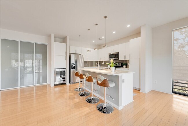 Building Photo - 4111 Gilbert Ave