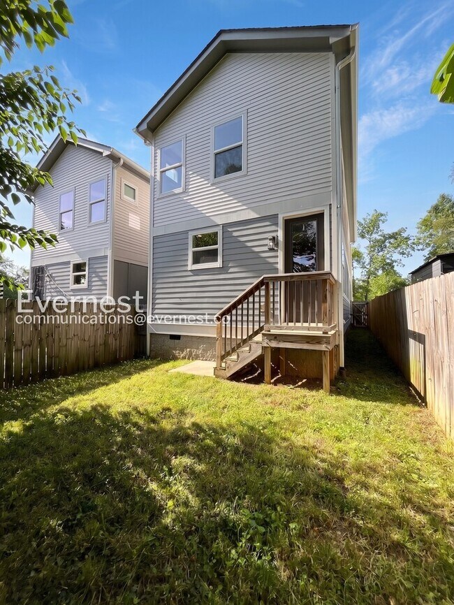 Building Photo - 3-Bed/3-Bath Home/Available Now!