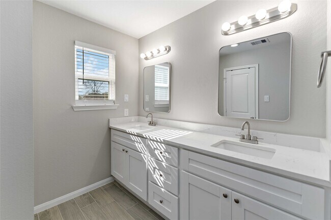 Building Photo - 9711 Beckley St