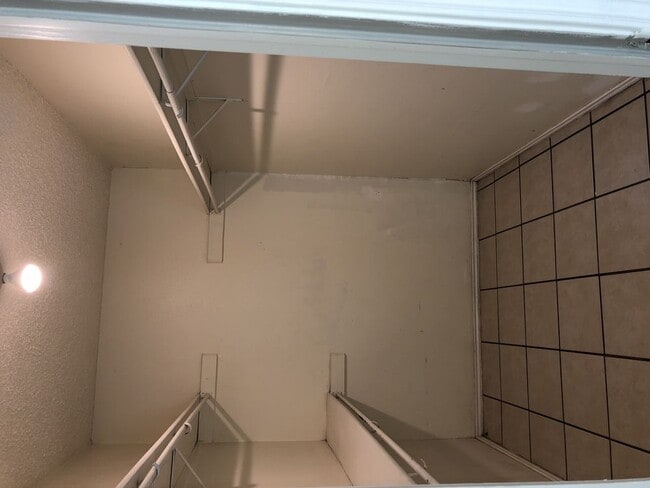 Building Photo - 2x1 Duplex with private backyard/garage