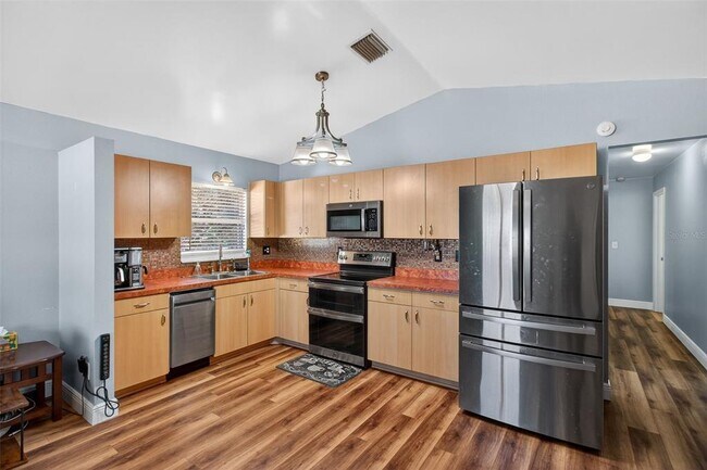 Building Photo - 2174 19th Ave SW