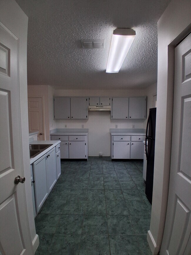 Building Photo - 1744 W 28th St