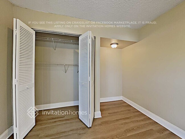 Building Photo - 10105 SW 141st Ct