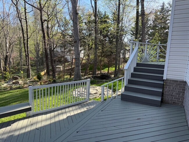 Building Photo - Large 4 Bedroom/2.5 Bathroom Home in Bon Air ***Available Early/Mid April***