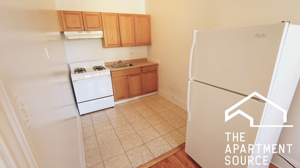 Building Photo - 2704 N Sawyer Ave