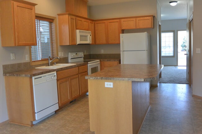 Building Photo - 6307 NE 59th Ct