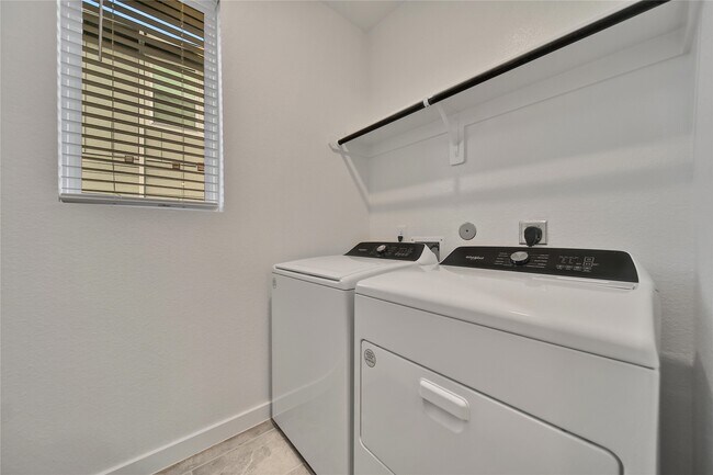 Building Photo - 6609 Lahna Oak Dr