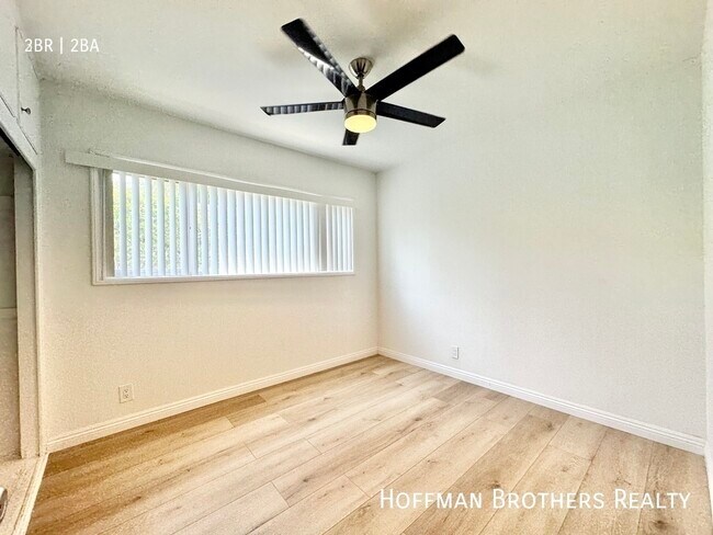 Building Photo - 6025 Whitsett Ave