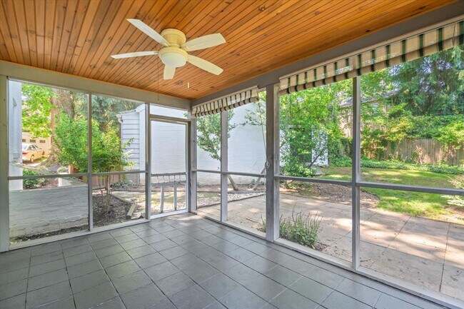Building Photo - 7014 Beechwood Dr