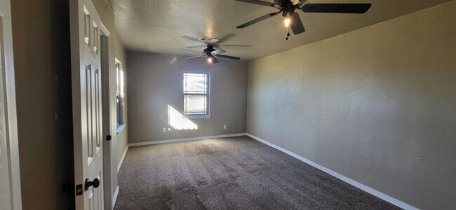 Building Photo - 4 Bedroom 2 Bath for Rent near Lake Texoma