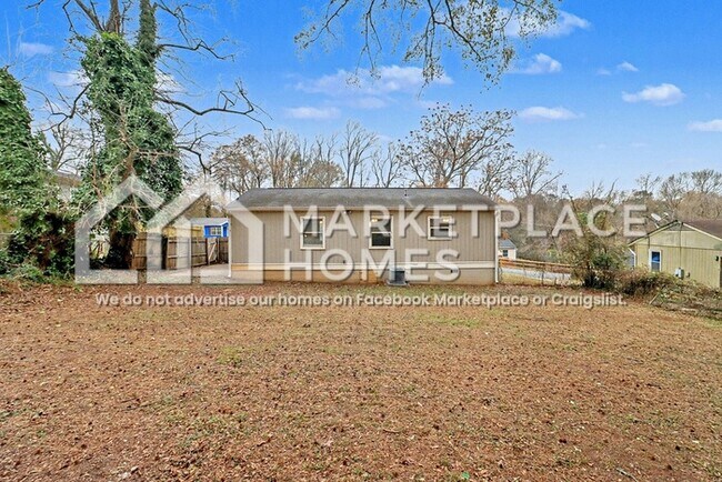 Building Photo - 939 Redford Dr SE