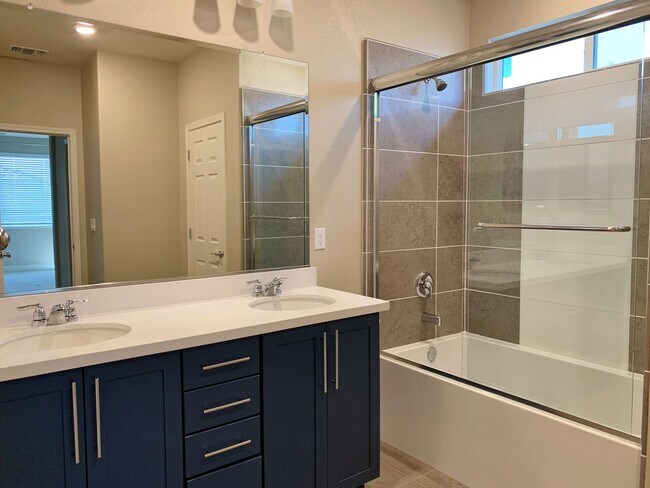 Building Photo - Single Story Craftsmen in Hollister