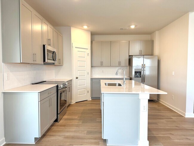 Building Photo - 1333 Gentry Dr