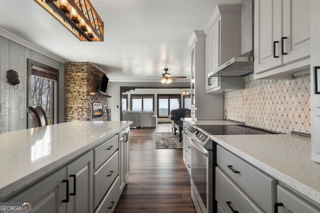 Building Photo - FULLY FURNISHED! Magnificent Panoramic Vie...