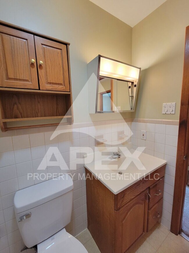 Building Photo - MOVE-IN SPECIAL, $1 RENT!! - Spacious Ground Floor 2 Bd - 1Ba Apartment in Fountain City -- END U...