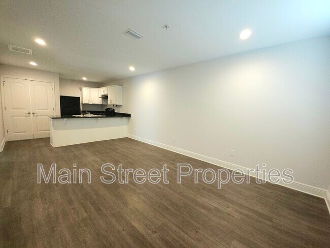 Building Photo - 313 N Navy Blvd