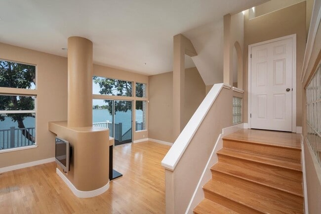 Building Photo - 812 Constellation Ct