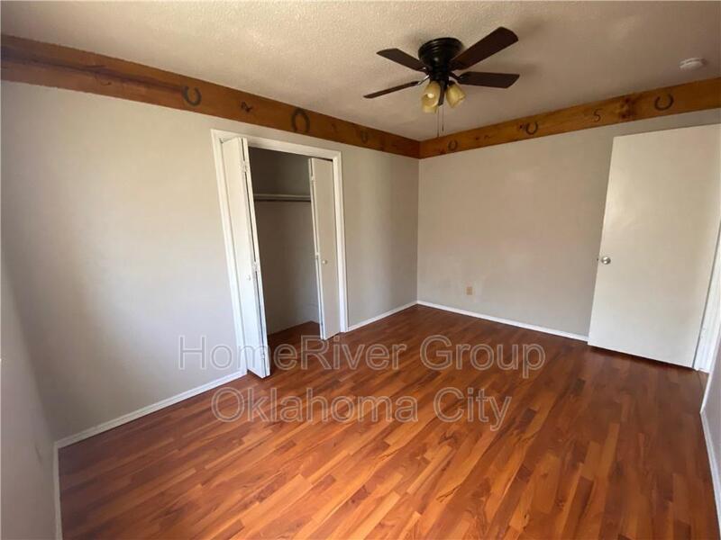 Building Photo - 1029 Cambridge Dr