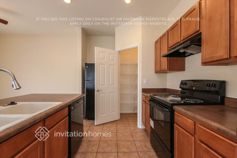 Building Photo - 2593 E Riviera Dr