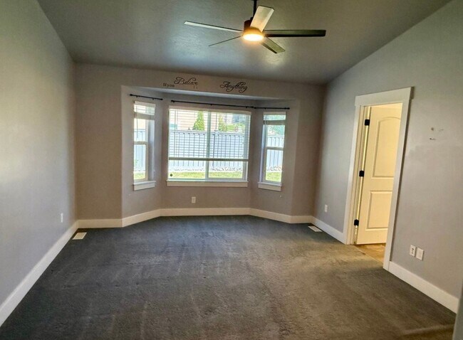 Building Photo - 7081 Hollow View Ct