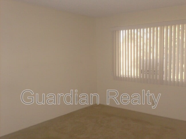 Building Photo - 2209 Tall Pine Dr
