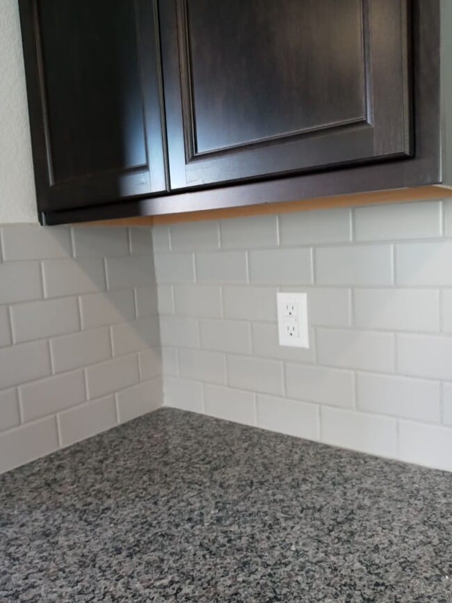 Building Photo - EASY SANTA FE LOS ALAMOS COMMUTE!!