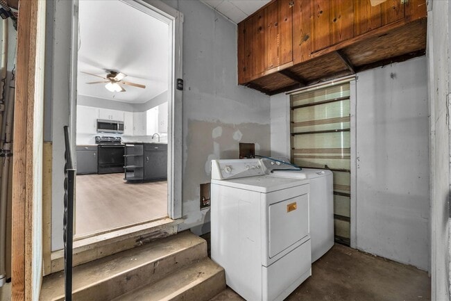 Building Photo - 1325 Sunset St