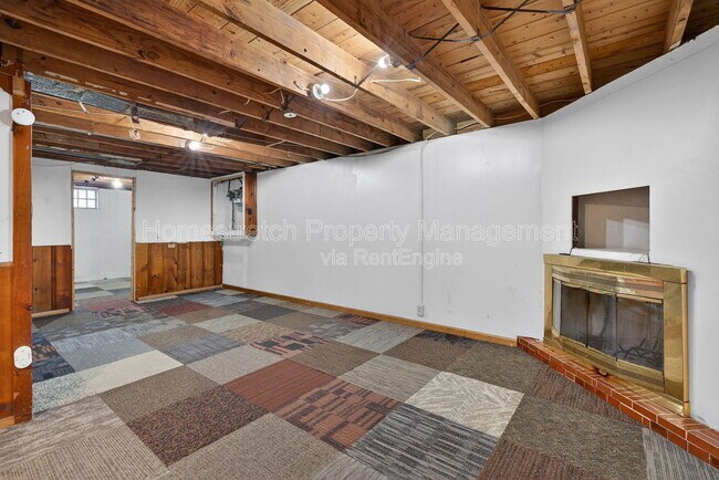 Building Photo - 437 Lancashire Rd