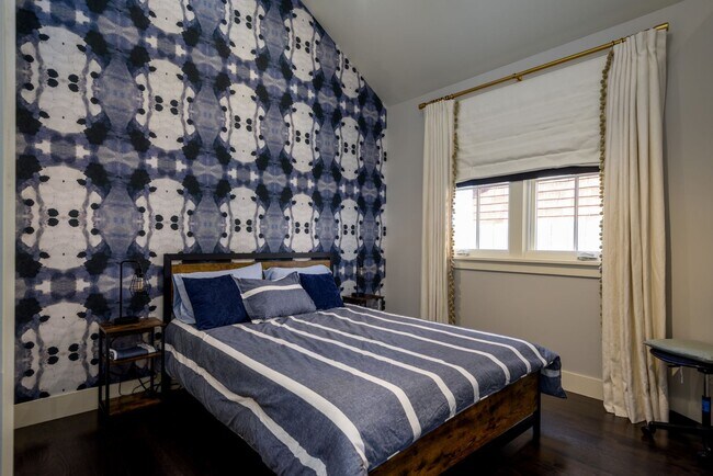 Building Photo - Furnished Downtown Palo Alto Modern Home with Timeless Design