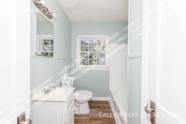 Building Photo - 420 19th St S