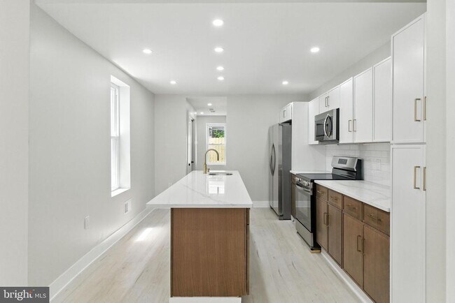 Building Photo - 1626 S 24th St
