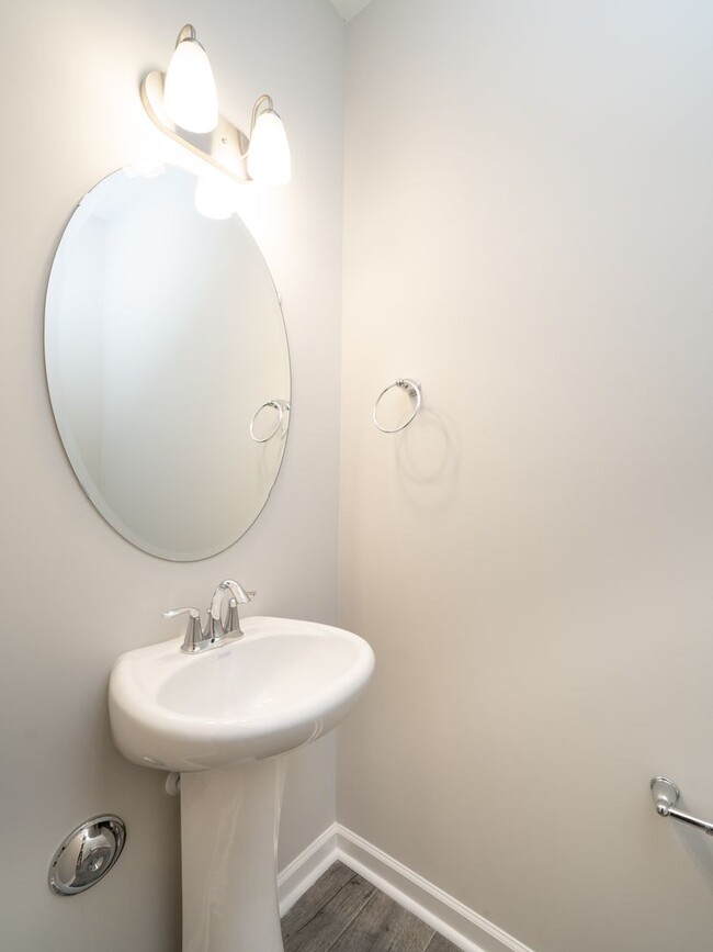 Building Photo - Available Early June! Gorgeous 3 BED 2.5 B...